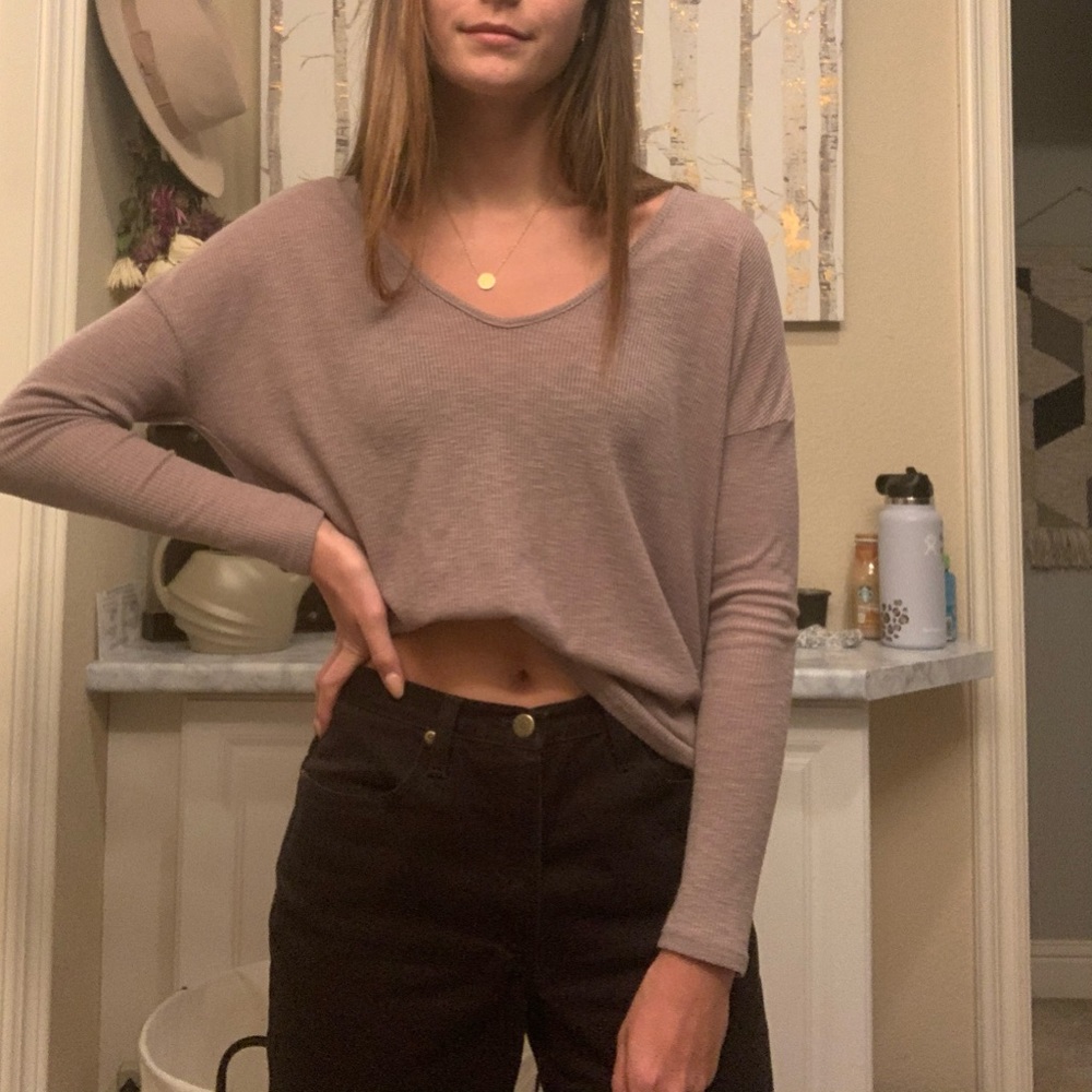 Light long sleeve top.